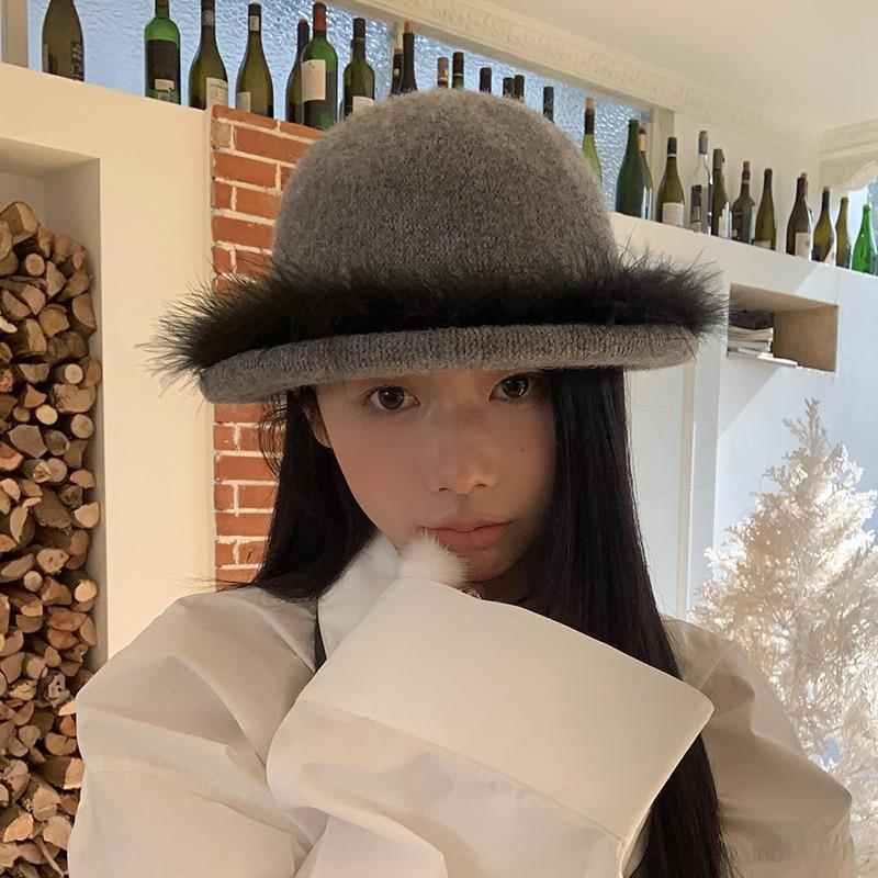 Fashionable Feather British Jazz Hat Children'S Sweet And Cool Street Retro Curled Top Hat Niche Design Concave Basin Hat