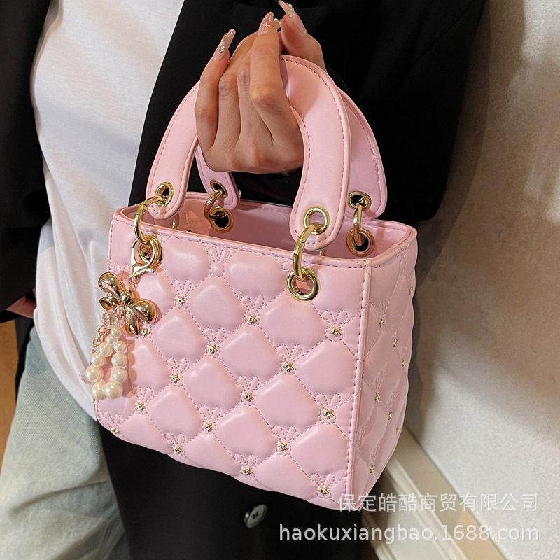 Premium sense bag women 2025 new niche design messenger bag Internet celebrity explosion autumn and winter portable diamond Princess Diana bag