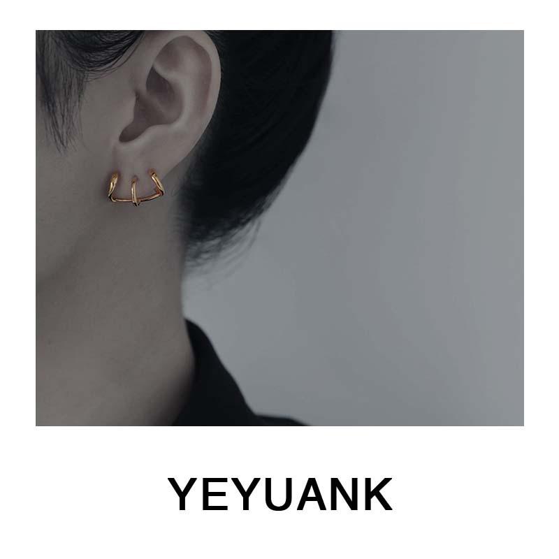 Nohara Aoi Retro Two-Tone Layered Earrings: Simple, Versatile, and Stylish.