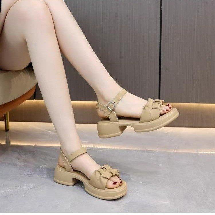 Height-increasing thick-soled muffin-soled sandals for women's summer wear 2025 new fairy style casual versatile thick-heeled beach shoes