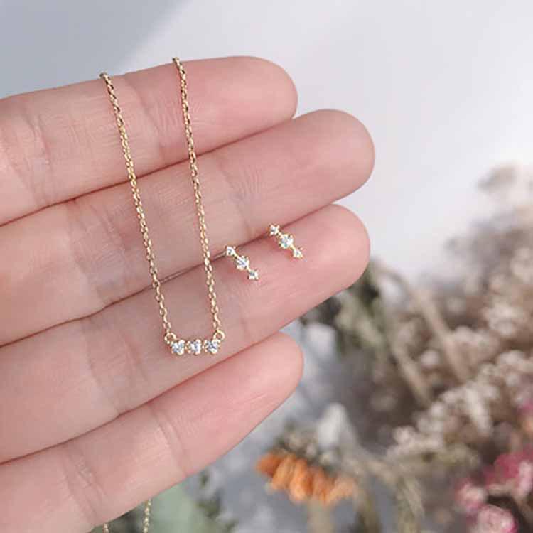 

Gold-Plated S925 Sterling Silver Diamond Necklace - Elegant, Fashion-Forward Collarbone Chain for Women 925 Silver