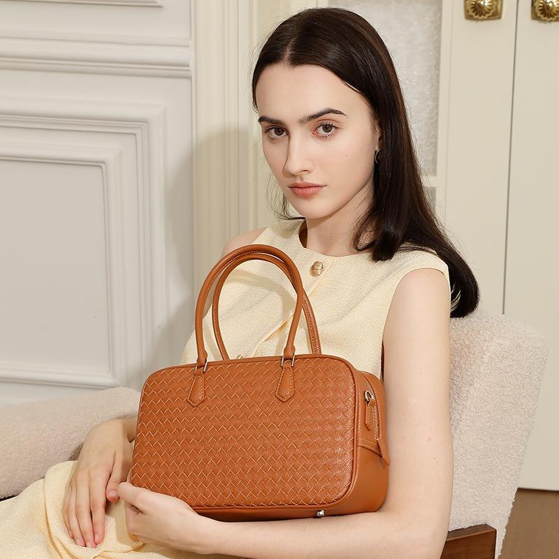 Autumn new women's bags handmade first-layer cowhide woven handbag genuine leather shoulder portable oblique span commuter bag