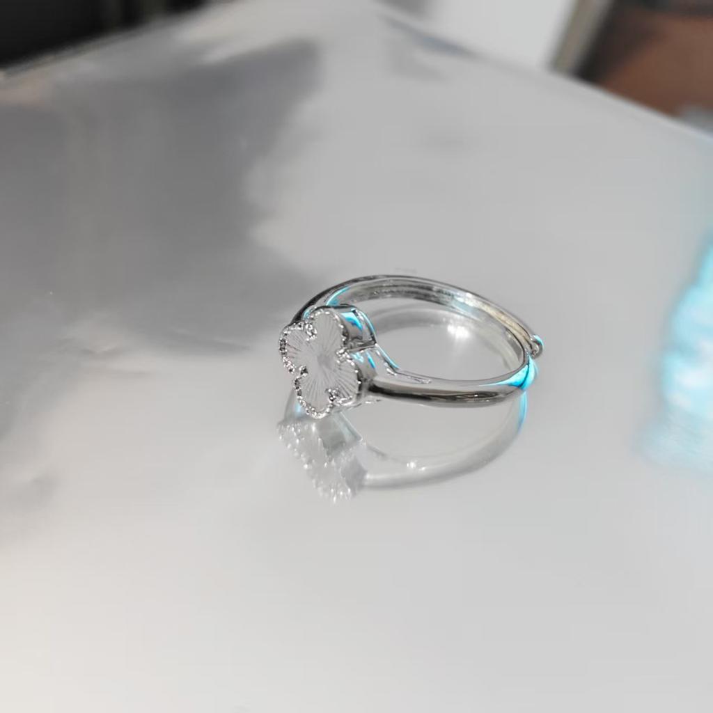 New Four-Leaf Clover Open-Band Ring for Women Light Luxury Fashion Ring