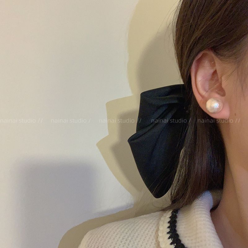 

Champagne Vintage Fancy Face-Flattering Small Pearl Earrings 12mm pair of silver needles