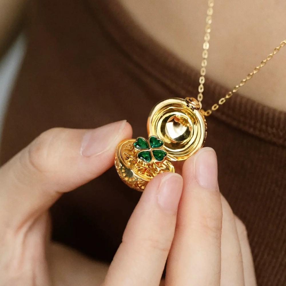 Fashionable retro style clover heart frog opening and closing circular women's necklace trend