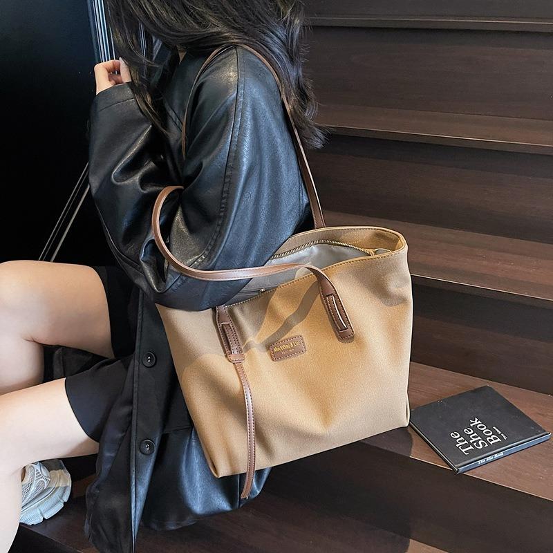 Casual large-capacity bag women's autumn new versatile commuter class shoulder bag simple tote bag