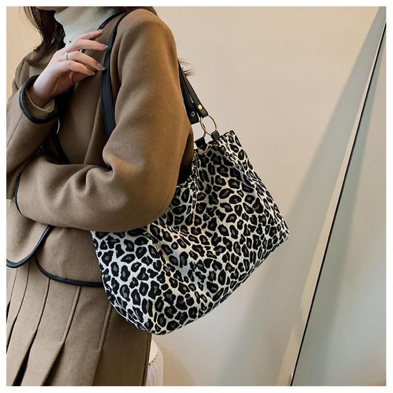 New Single-shoulder Canvas Bag, Fashionable Tote Bag for Leisure and Commuting with Large Capacity and Leopard Print, Versatile Women's Bag