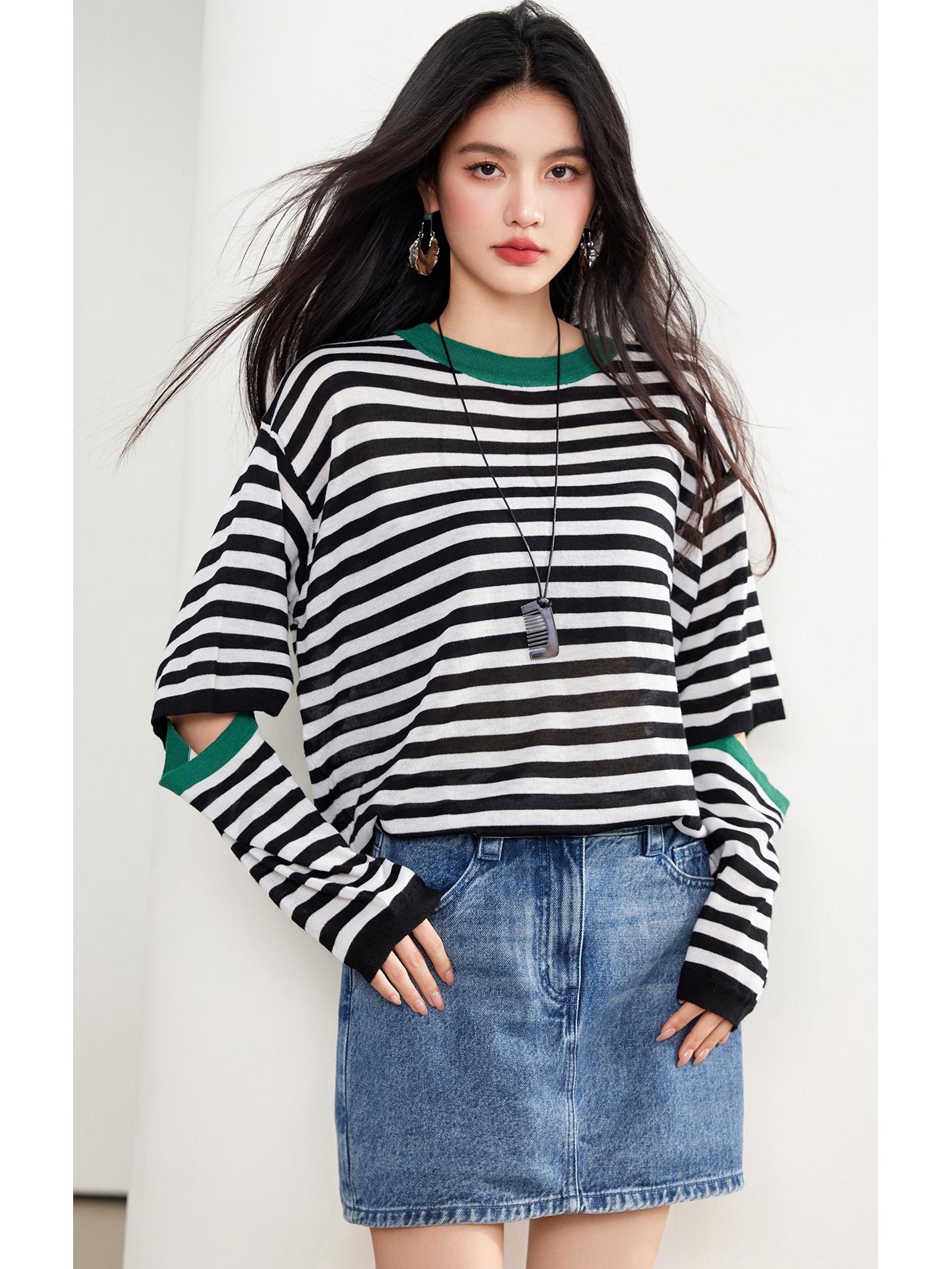 

Autumn Black & White Striped Loose Knit Pullover for Women Small