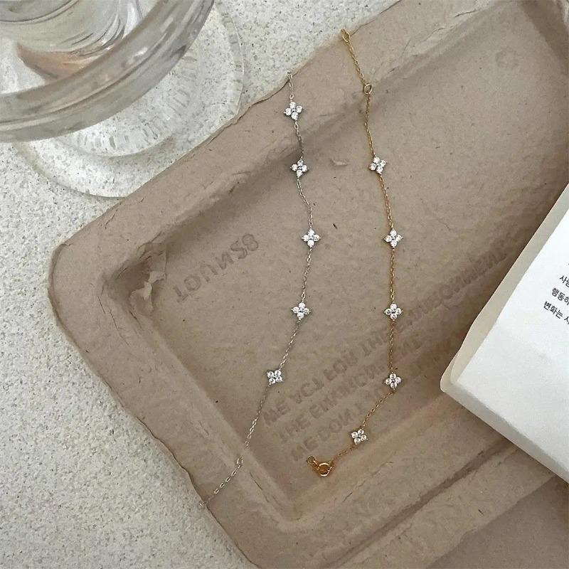 1PC French light luxury four-leaf clover bracelet female-feeling gypsy flower versatile hand jewelry