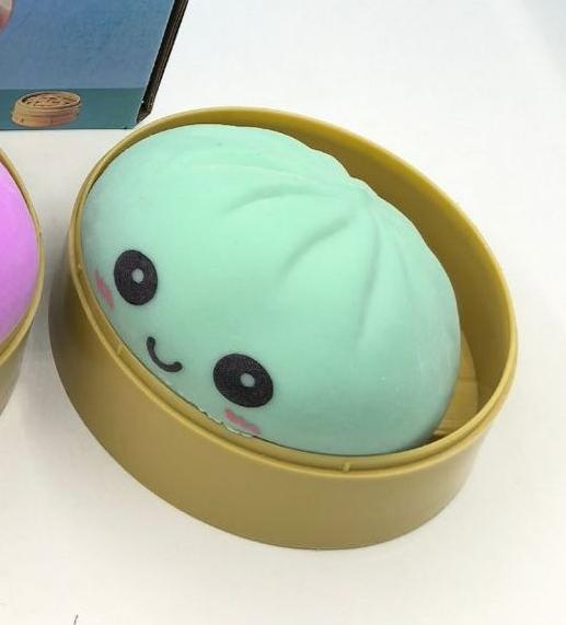 

2026 New 1pcs Oversized Dumpling Sensory Squeeze Toy For Realistic Play And Stress Relief Decompression Dough Gift Toy 1pcs
