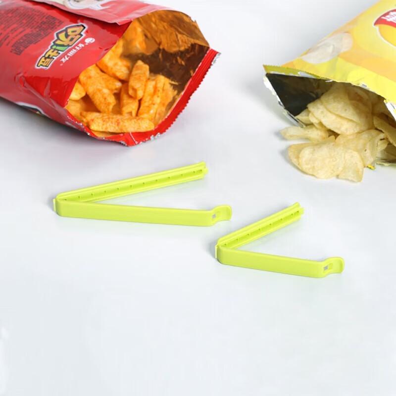 Quange No-Drill Multi-Hook Rack with 4 M-Size Food Sealing Clips