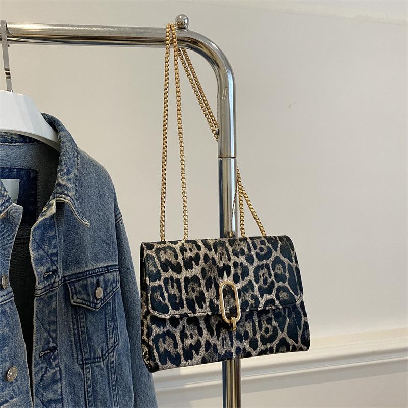 

Retro casual European and American fashion personalized handbag 2025 new trend simple chain women s small square bag high sense чёрный