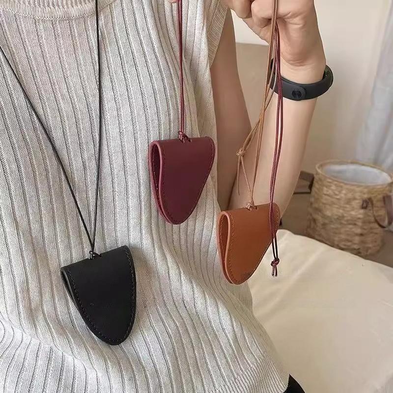 Portable Hanging Neck Glasses Storage Bag Pendant PU Leather Travel Sunglasses Magnetic Bag Accessories for Men and Women