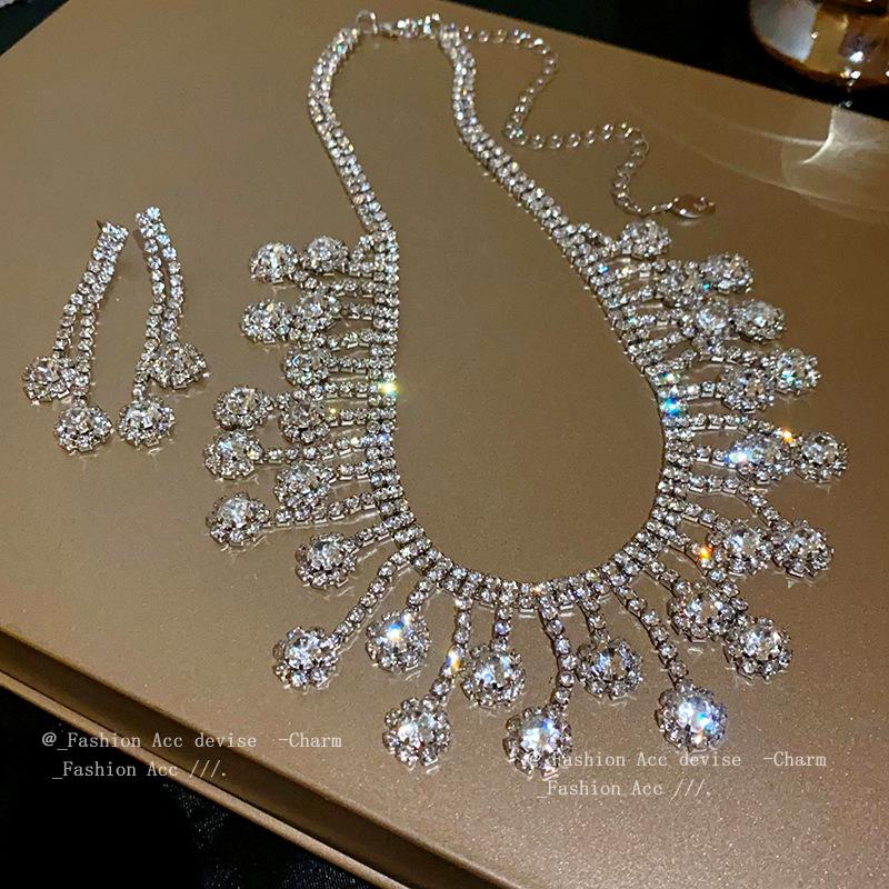 Diamond fringed earrings necklace dress wedding dress versatile exquisite collarbone chain high sense light luxury temperament jewelry