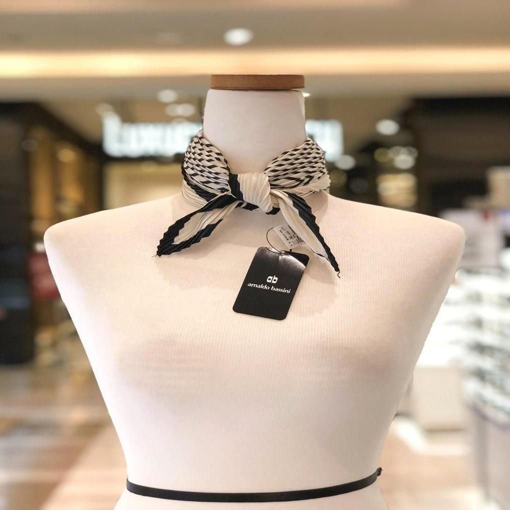 MJ Arnaldo Basini Diamond Pattern Pleated Scarf (20118)