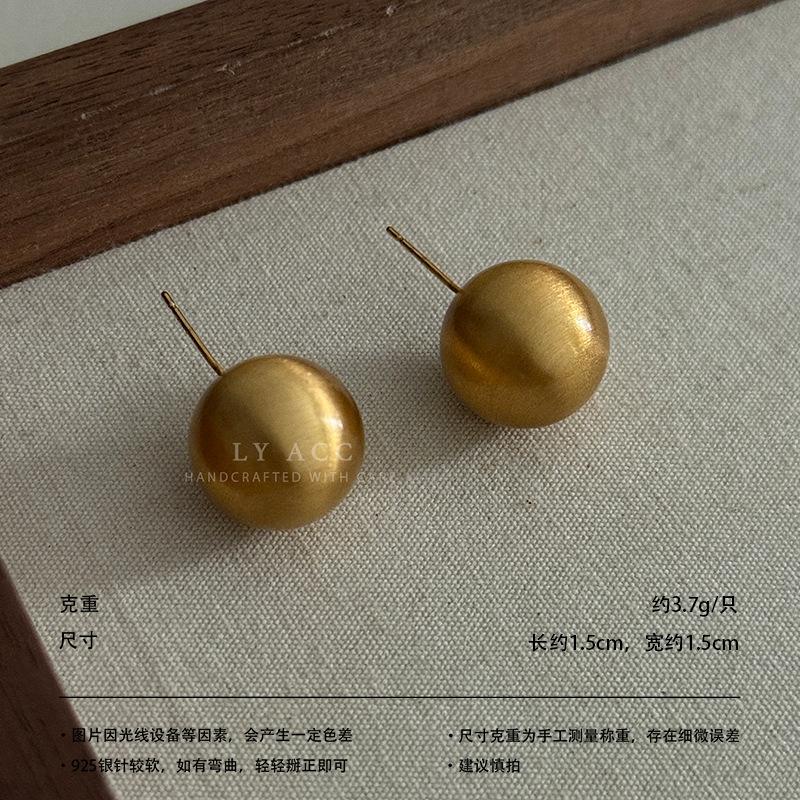 Minimalist spherical stud earrings matte light luxury cold high-end fashion three-dimensional personality minimalist retro atmospheric earrings