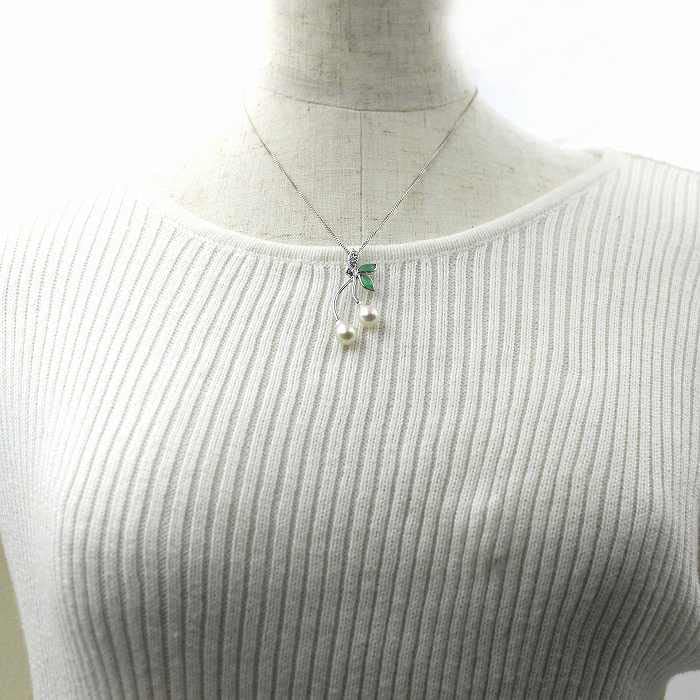 Akoya Pearl 7.3mm Pendant (Gift wrapping available free of charge) Silver fittings, 40cm plated chain included, necklace