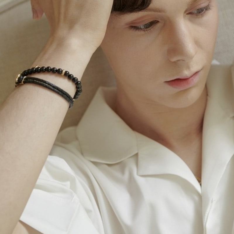 Aphrose Loutre de Mer Pendentif Visage Bracelet Pierre Précieuse (Noir)