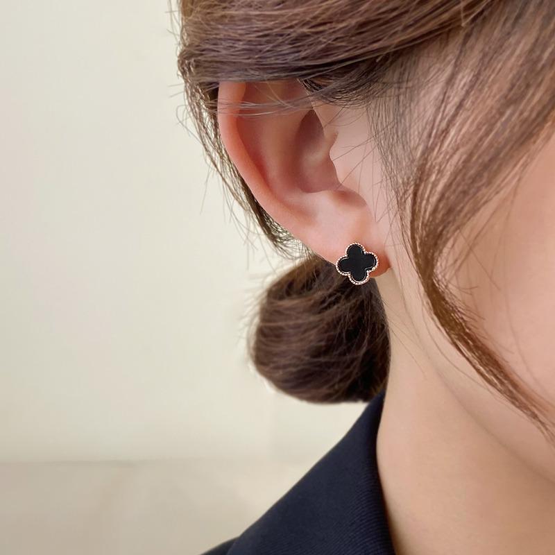 S925 Silver Needle Korean Four-Leaf Clover Stud Earrings - 2023 Trendy Women's Small Light Luxury Accessory