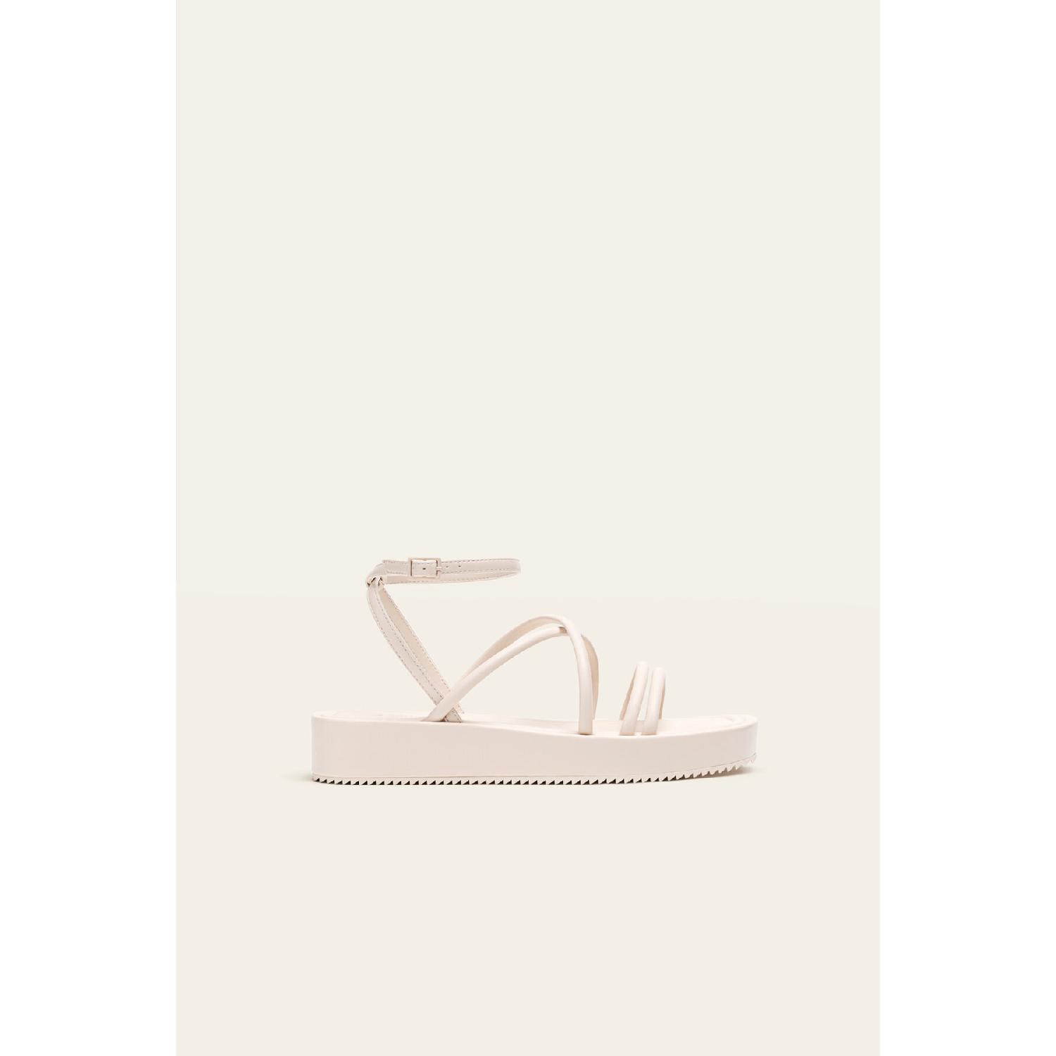 

Сандалии на плоской подошве с полосками 35