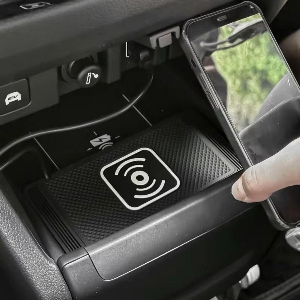 Non-Slip Pad Car Wireless Charger Fast Charging Auto Charging Pad Car Charging Pad  Car Use