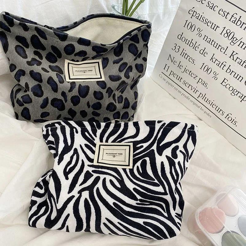 Fashion Retro Floral Corduroy Cosmetic Bag Women Portable Clutch Vintage Makeup Bag Makeup Pouch Bathroom Toiletry Organizer