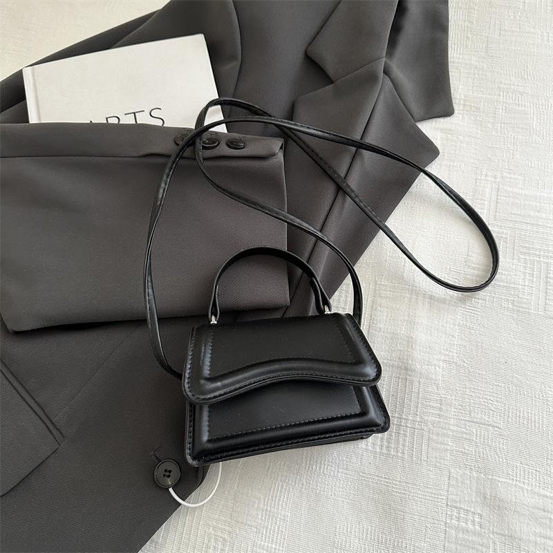 Niche design bag women's 2025 new trendy retro handbag fashion women's bag shoulder messenger bag