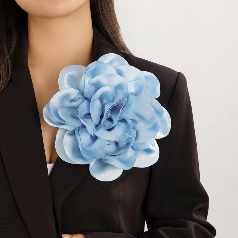 Stilvolle und praktische Stoffblumenbrosche Auffälliger Anstecker mit großer Blume Zarte Stoffblumenbrosche Nadel Accessoire