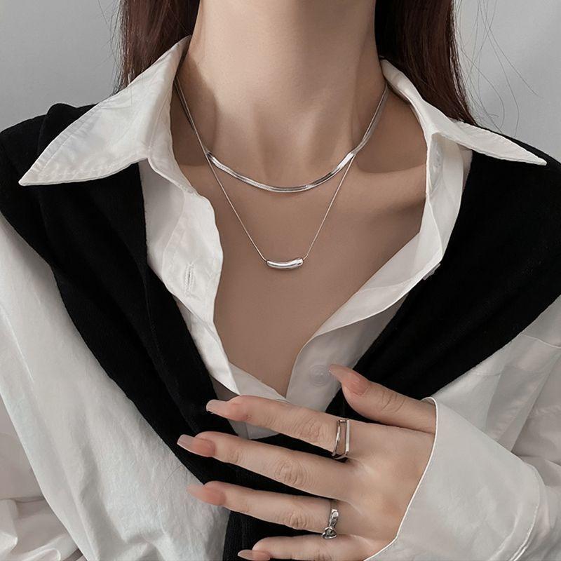Square Sugar Layered Titanium Steel Snake Bone Chain Necklace for Women, A Unique and Stylish Accessory for The Collarbone.