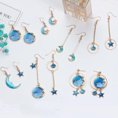 E1382 Asymmetrische Ohrringe im japanischen und koreanischen Stil: Blauer Sternenhimmel, Mond, Planetendesign