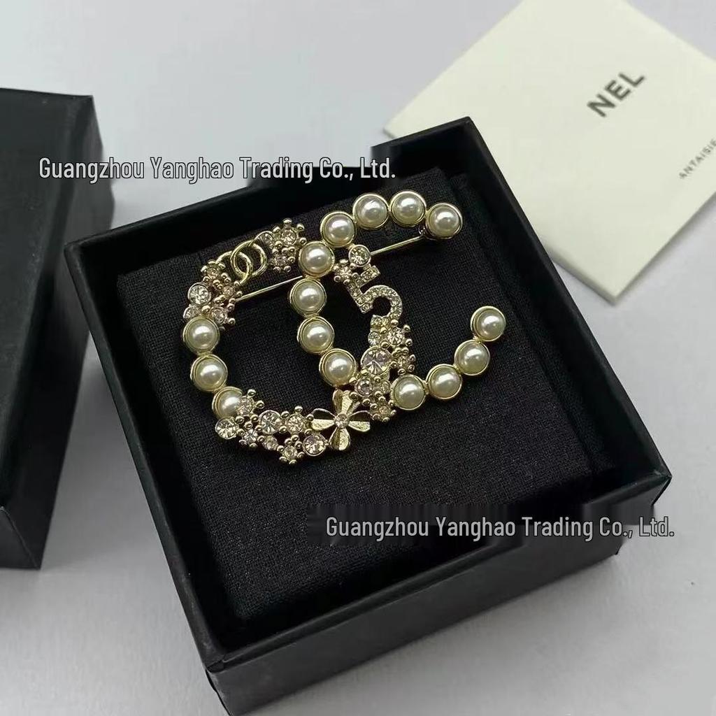 Seiko High-Quality Pearl & Clover Brooch with Double C Logo for Women