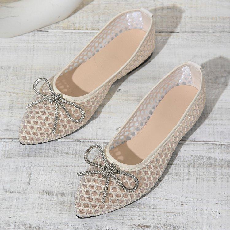 Chaussures simples à semelle plate large pour le printemps et l'été, nouvelles chaussures simples à talon plat creux à la mode, chaussures simples à bouche peu profonde, chaussures simples pointues