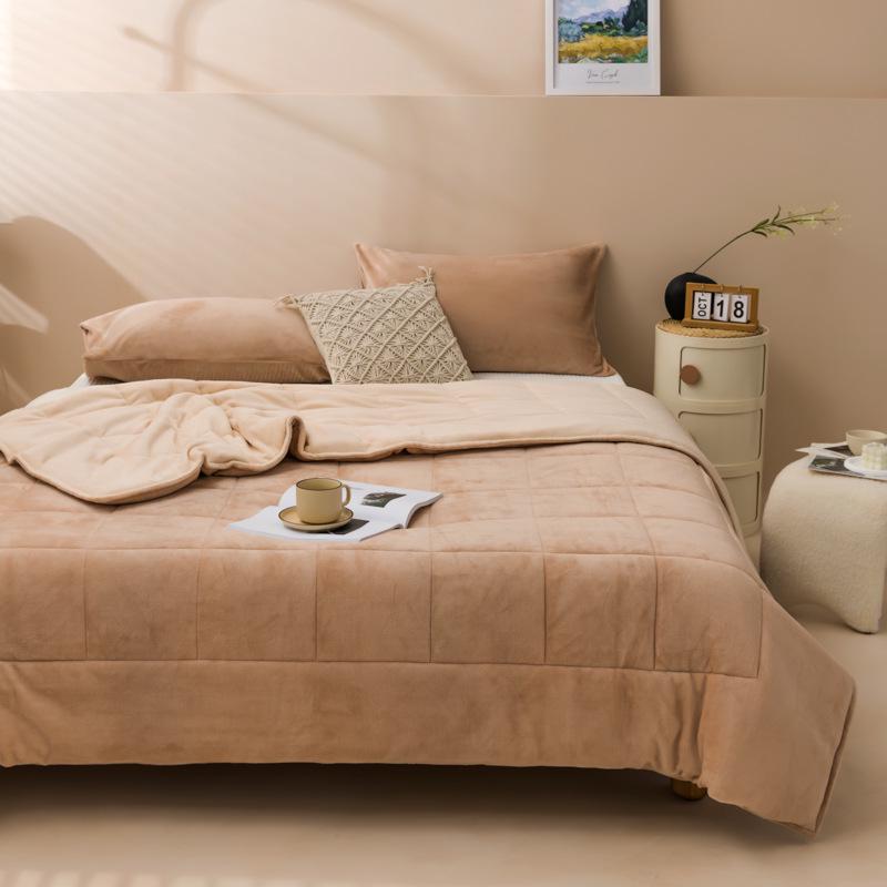 

Double-Sided Flannel Quilted Blanket - Machine Washable, Solid Color, Thickened, Lazy Person Quilt 150x200cm (approx. 2kg) бежевий