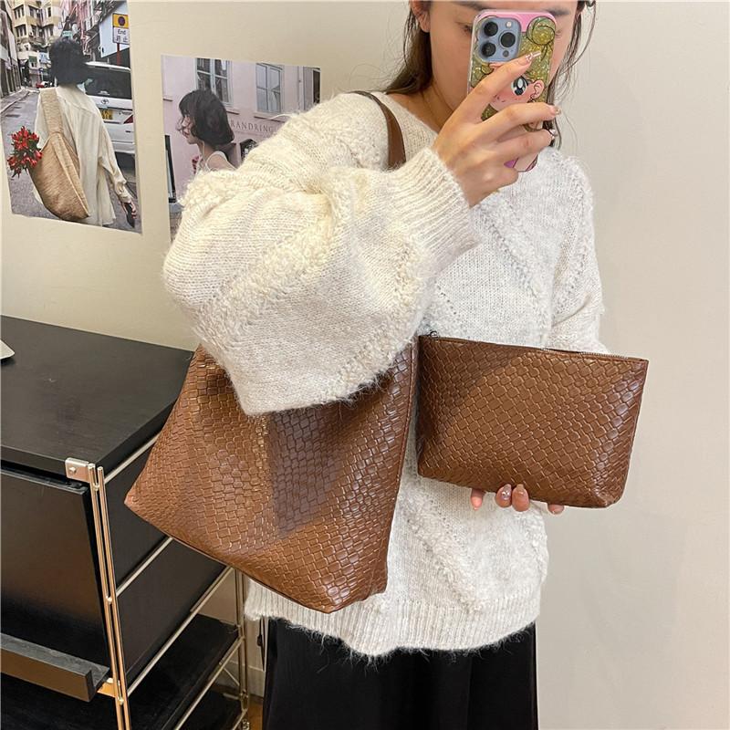 Casual design large capacity single shoulder fashion popular woven commuter simple retro tote armpit bag