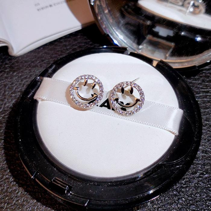 Smiley Face Stud Earrings Trendy Simple Small Earrings Women'S Exquisite Super Fairy Earrings Temperament Earrings