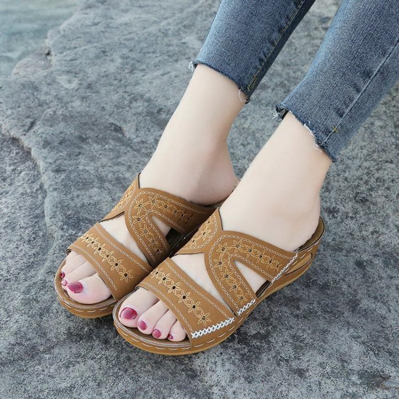 

New embroidered slippers women s outer wear wedge heel large size pu bottom rocking line women s slippers cool slippers 43 темно-коричневого