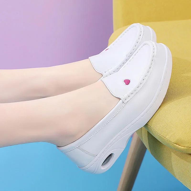 Fashion 2025 New Women Flat Leather Shoes Casual White Wedge with Soft Bottom Love Heart Comfortable Mom Nurse Work Shoes Zapatillas