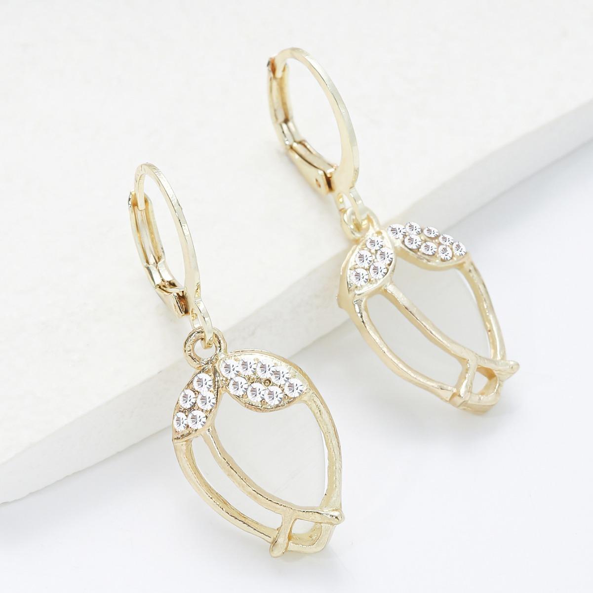 

ins Japanese and Korean Xiaoqing fresh wind earrings niche inlaid opal design earrings personalized floral versatile earrings