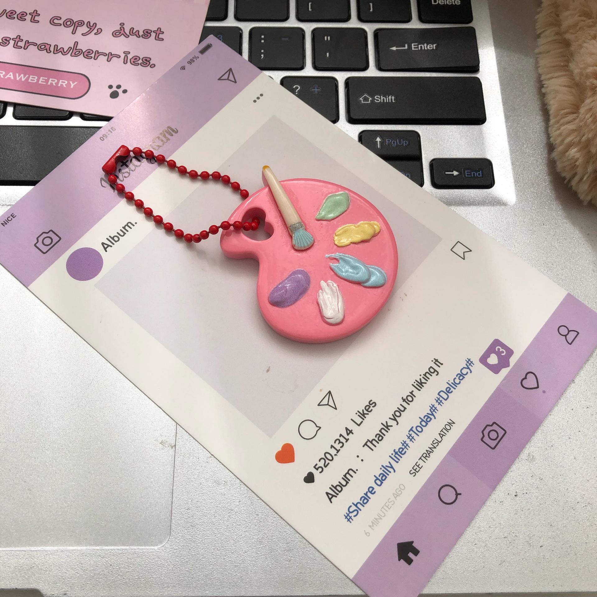 

Adorable Watercolor Palette Keychain - Creative Pendant for Couples & Best Friends, Fun Matching Accessory Gift