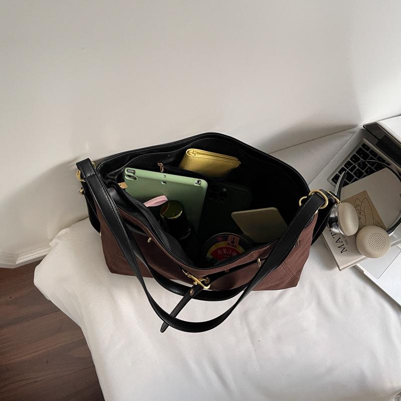 Women's 2025 Autumn/Winter Fashion: Casual Large-Capacity Textured Tote & Crossbody Backpack