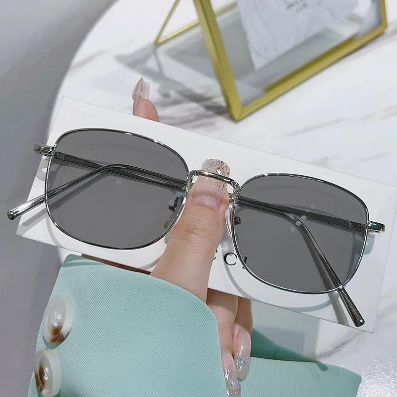 Metal Anti-radiation and Anti-ultraviolet Nearsightedness Sunglasses Men Women Fashion Square Frame Outdoor Activities Eyewear