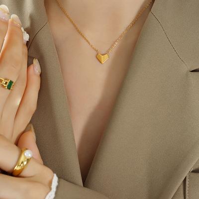 Wind Folding Love Peach Heart Necklace Femininity Personality Handmade Collarbone Chain Titanium Steel Plated 18K Gold P577