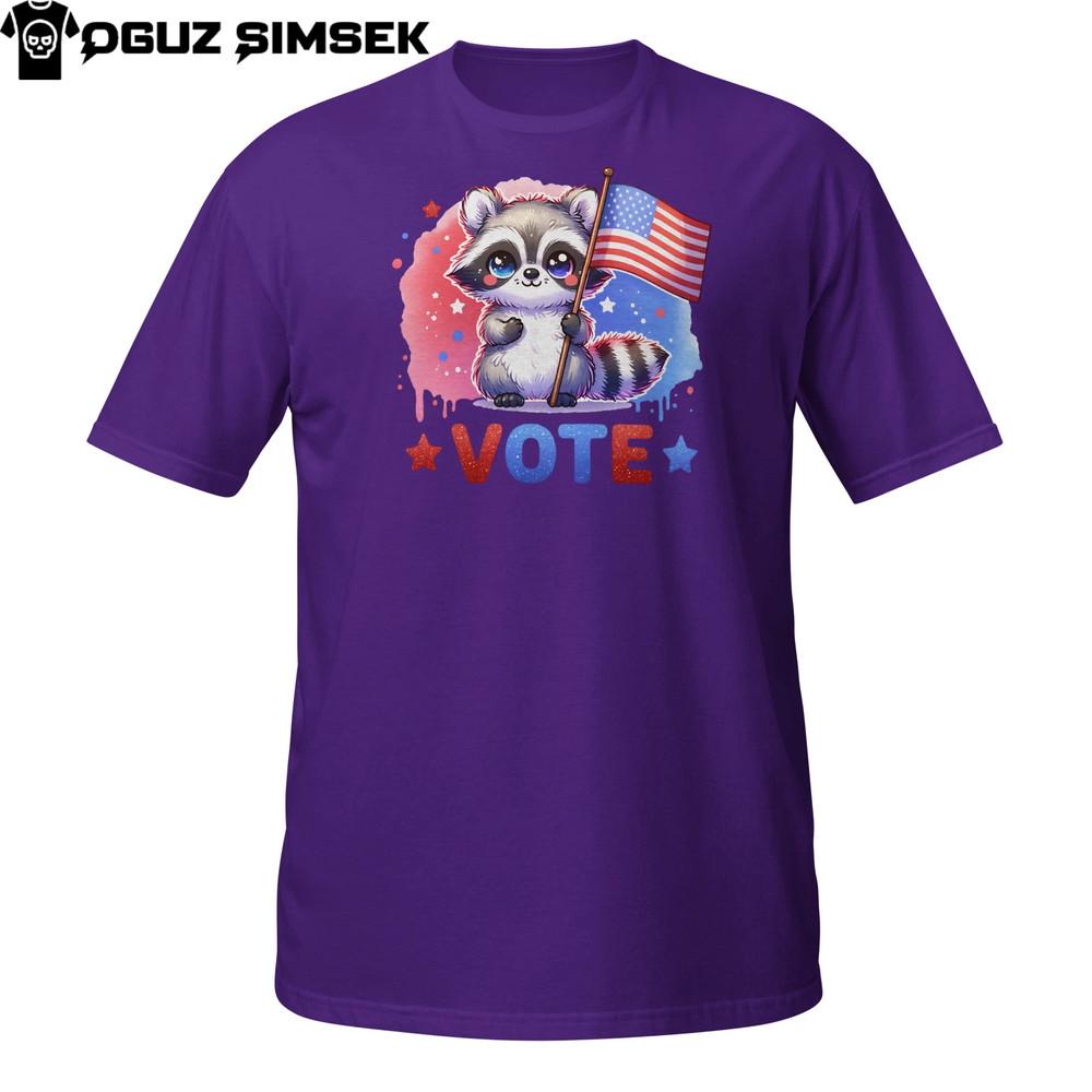 

Милая патриотическая футболка с енотом – Дизайн «Голосуй» с флагом США | Футболка на день выборов 4XL