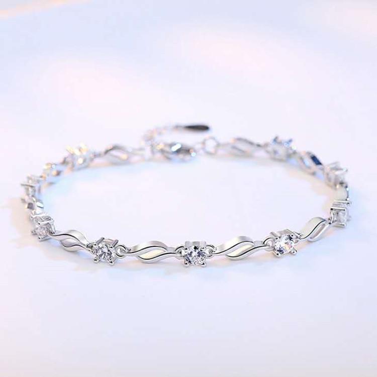 Four-Leaf Clover Handmade Lucky Bracelet for Women, Simple European and American Style, Perfect for Students and Friends