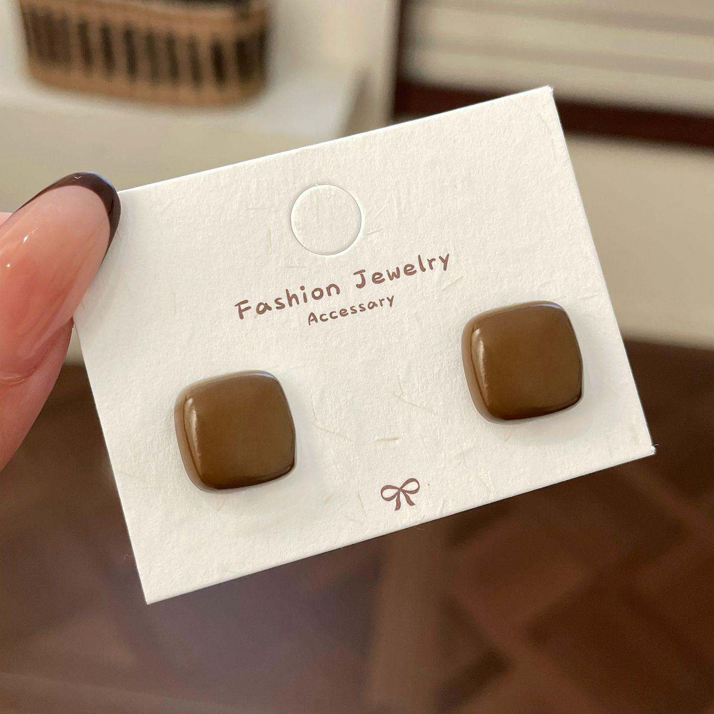 

Серьги-квадраты «Ретро Анкола» из красного хлеба: Элегантные серебряные серьги-иглы для женщин — идеальный вариант для осени и зимы