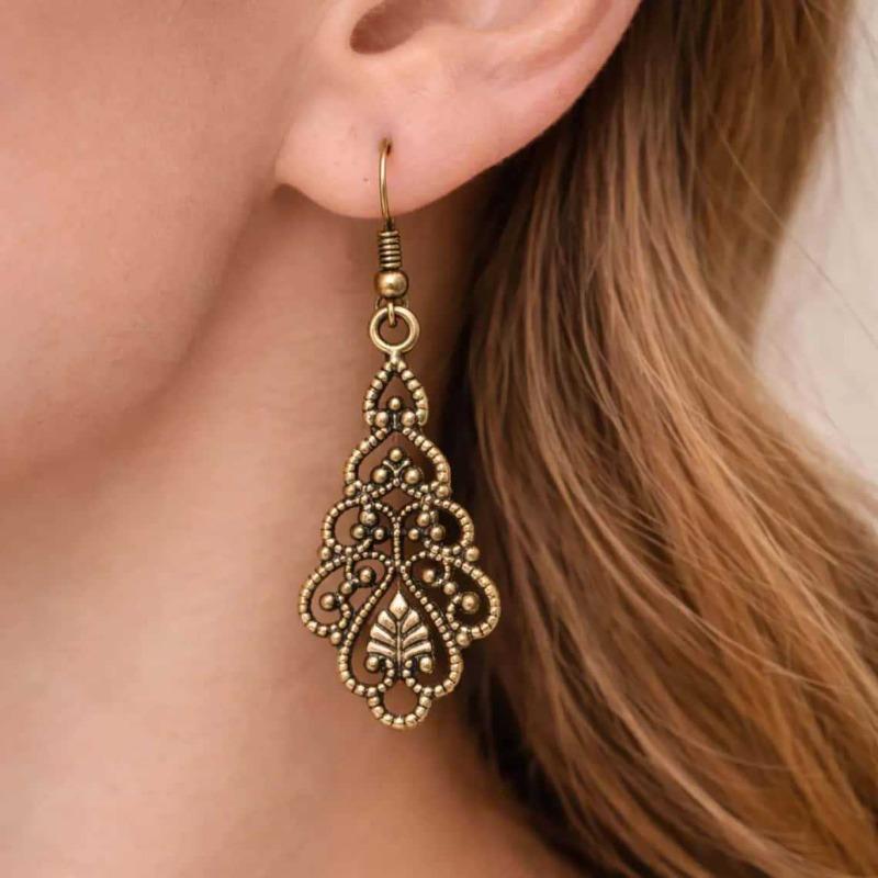 Bohemia Hollowed-out Embossed Filigree Waterdrop Tassel Dangle Earrings for Women Retro Ethnic Style Vacation Jewelry Accessory