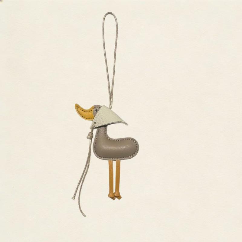 New Creative Scarf Duck Duck Duckling Car Keychain Leather Bag Pendant Pendant Car Keychain Decoration With Cute Keychain