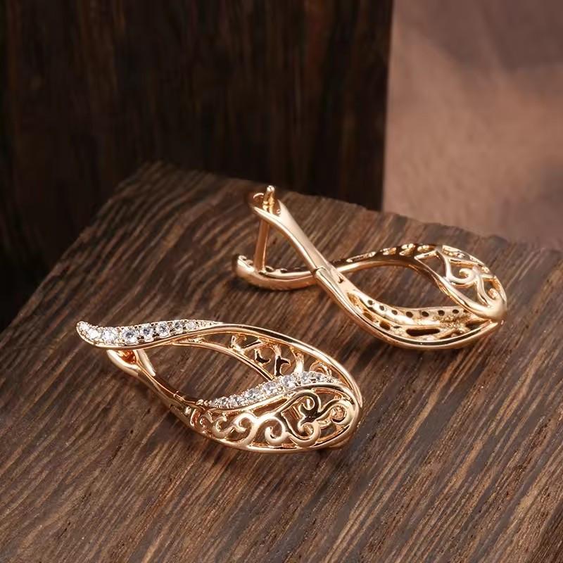 1 Pair Golden Color Vintage Hollow Pattern Drop Earring Shiny Synthetic Zirconia Accessories Trend Jewelry