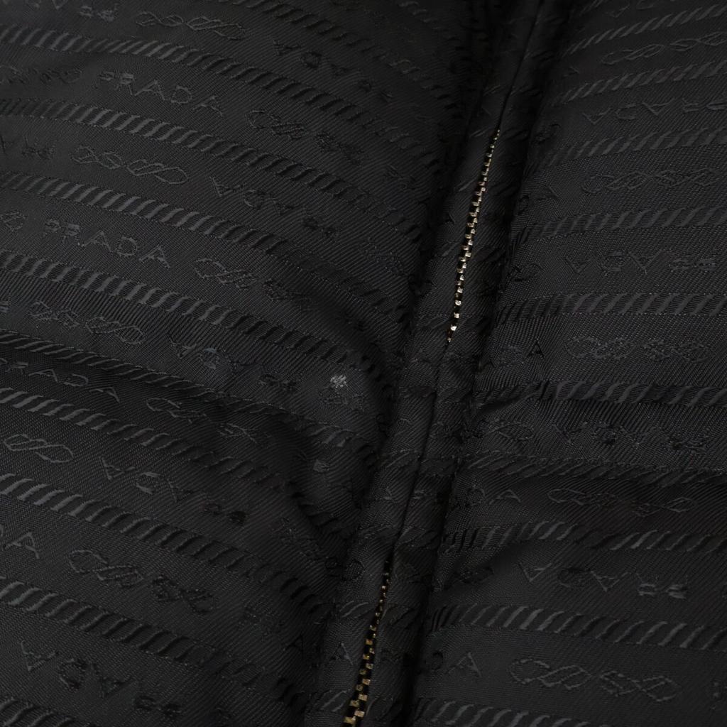 Prada 29Y056 Triangle Logo Plate Re-Nylon Cropped Down Jacket Jacket 40 blackUsed