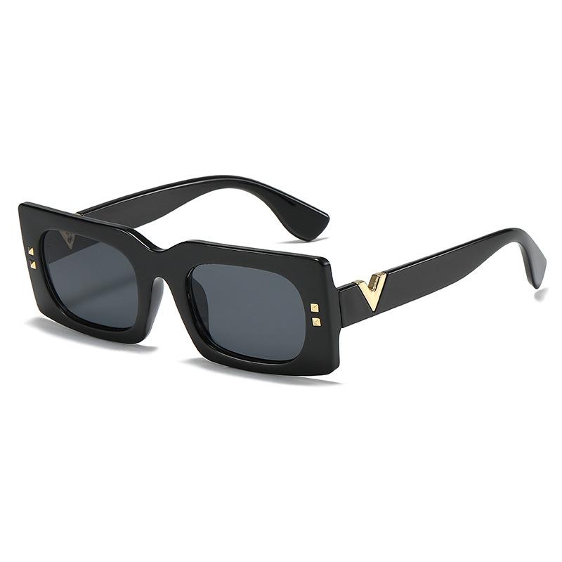 

Y2K Square Rivet Sunglasses Women Men Vintage Punk Hip Hop UV400 Luxury Designer Shades